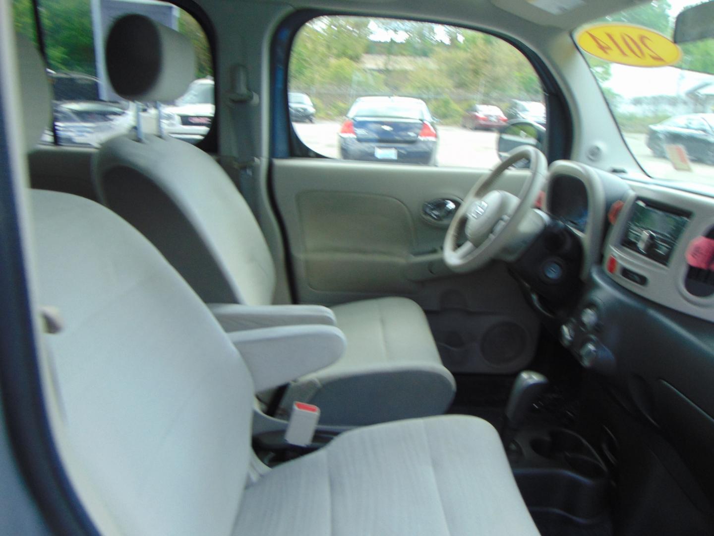 2014 Gray Nissan cube (JN8AZ2KR6ET) with an 4-Cyl 1.8 Liter engine, Automatic, CVT transmission, located at 2105 Dixie Hwy, Louisville, KY, 40210, (502) 772-3333, 38.220932, -85.795441 - Photo#4